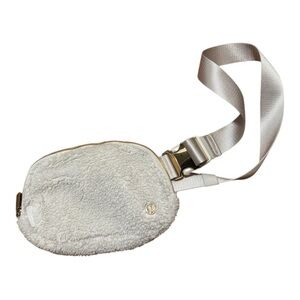 Lululemon Everywhere Belt Bag Sherpa Fleece Cream Crossbody Fanny Pack